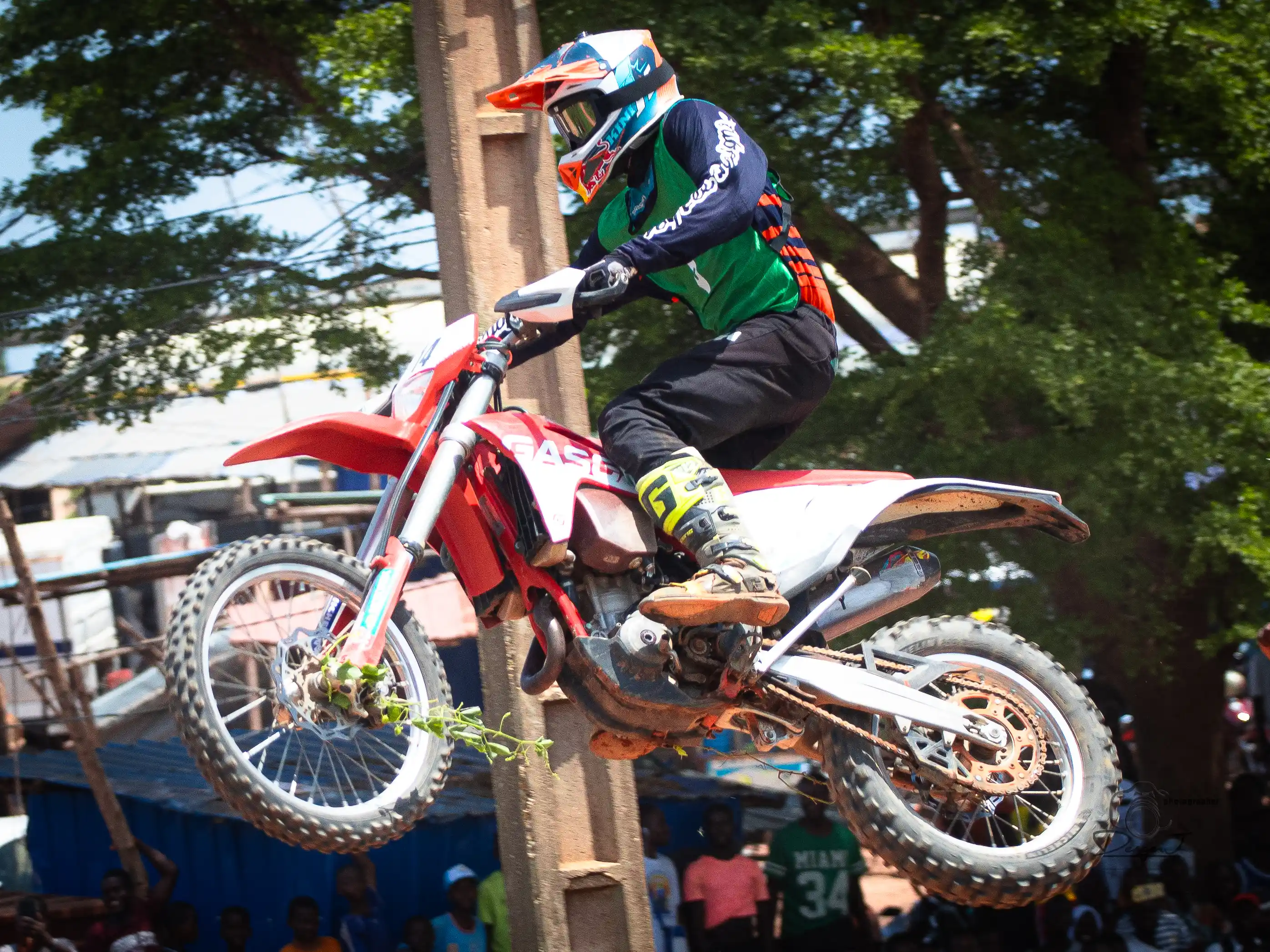 Motocross — Couverture du Championnat National 8