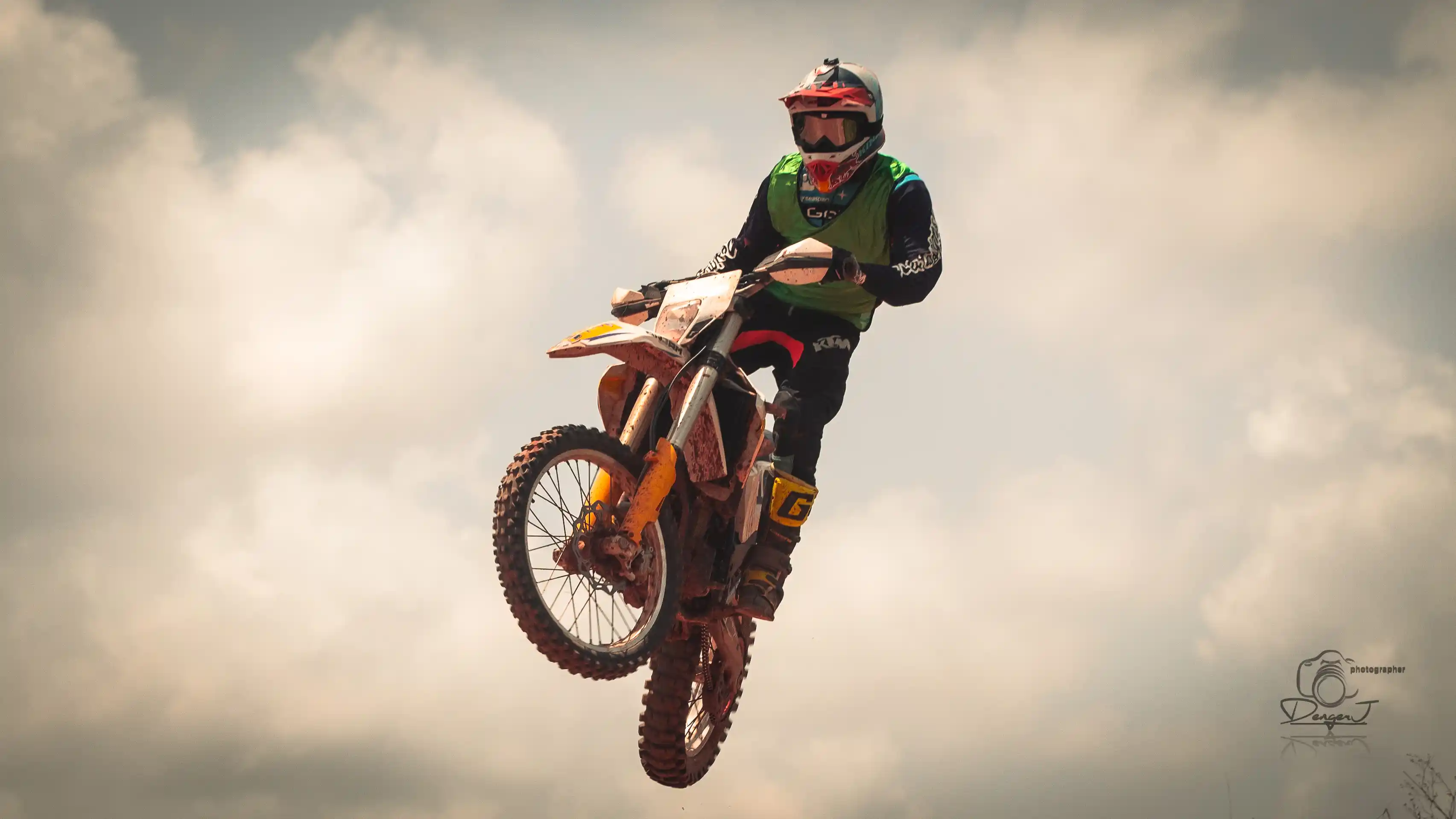 Motocross — Couverture du Championnat National 2